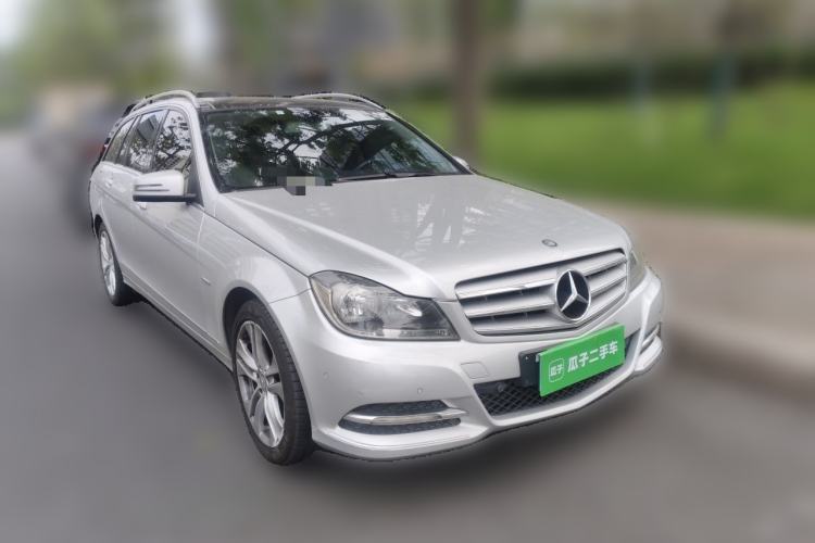 Used Mercedes-Benz C-Class 2011 C 200 Fashion Travel Edition Front Right 45 Deg