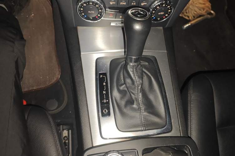 Used Mercedes-Benz C-Class 2011 C 200 Fashion Travel Edition Gear Lever