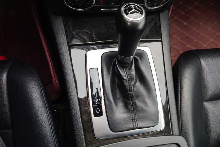 Used Mercedes-Benz C-Class 2011 C 200 CGI Fashion Model Gear Lever
