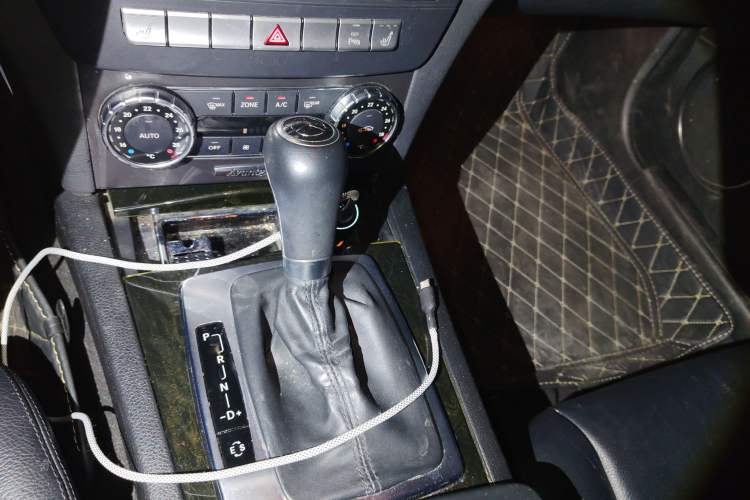 Used Mercedes-Benz C-Class 2011 C 200 CGI Fashion Model Gear Lever