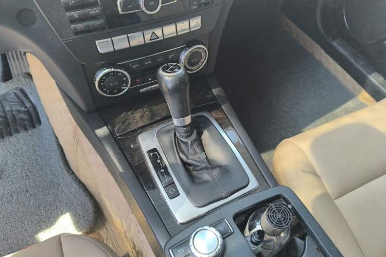 Used Mercedes-Benz C-Class 2011 C 200 CGI Fashion Model Gear Lever