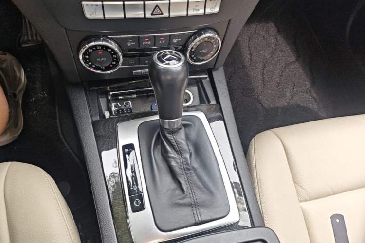 Used Mercedes-Benz C-Class 2011 C 200 CGI Fashion Model Gear Lever