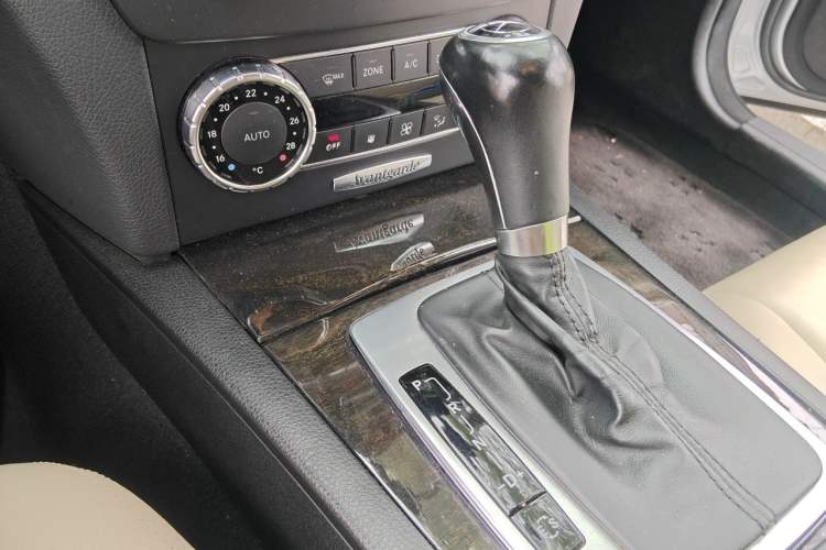 Used Mercedes-Benz C-Class 2011 C 300 Fashion Model Gear Lever