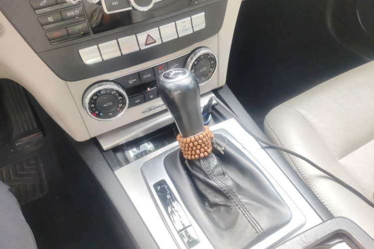 Used Mercedes-Benz C-Class 2011 C 200 Fashion Travel Edition Gear Lever