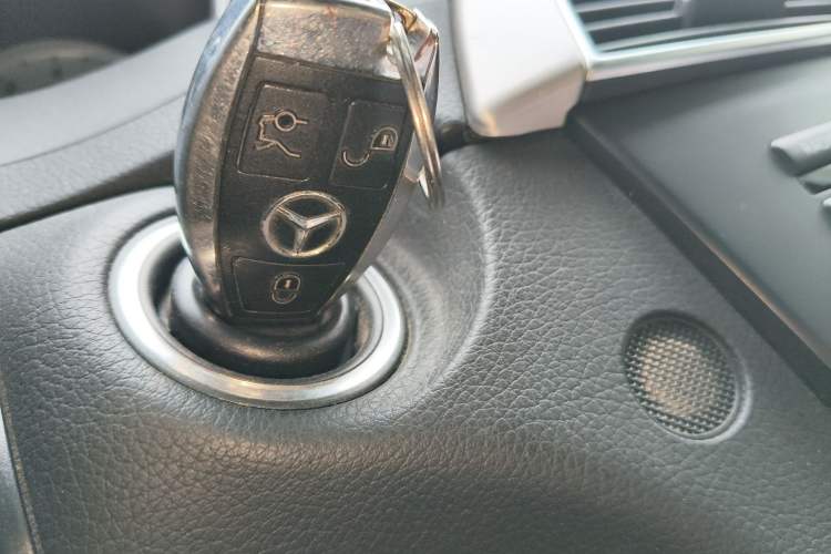Used Mercedes-Benz C-Class 2011 C 200 Fashion Travel Edition Interior 1