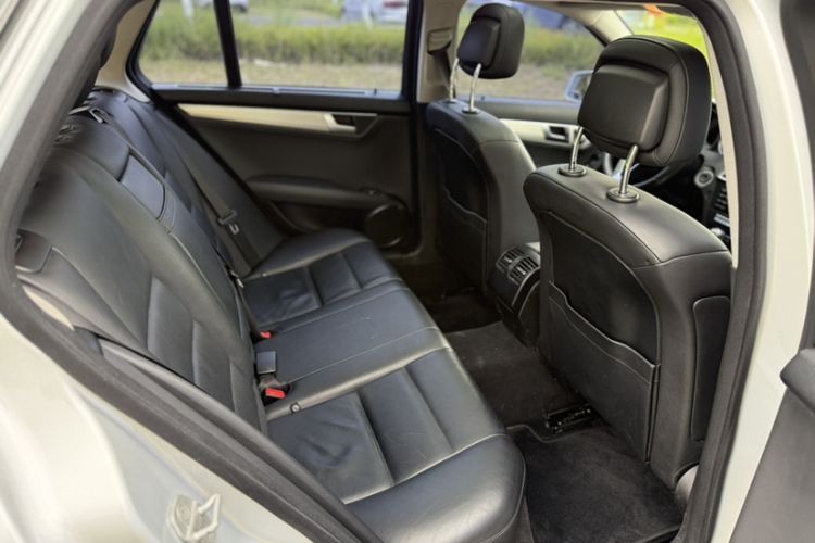 Used Mercedes-Benz C-Class 2011 C 200 Fashion Travel Edition Interior 10