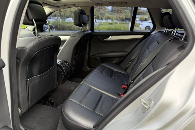 Used Mercedes-Benz C-Class 2011 C 200 Fashion Travel Edition Interior 4