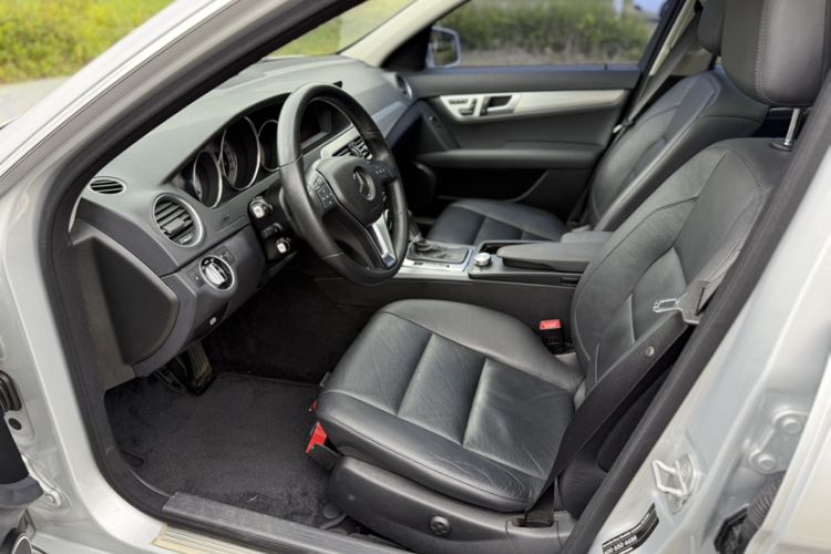 Used Mercedes-Benz C-Class 2011 C 200 Fashion Travel Edition Interior 7