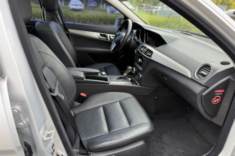 Used Mercedes-Benz C-Class 2011 C 200 Fashion Travel Edition Interior 8
