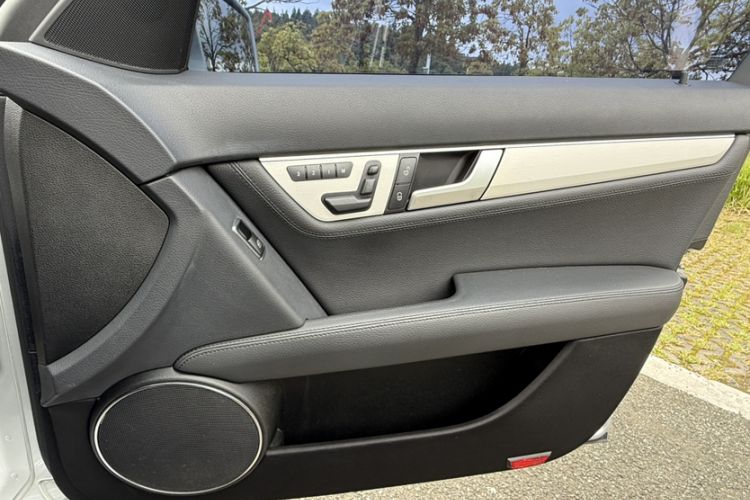 Used Mercedes-Benz C-Class 2011 C 200 Fashion Travel Edition Interior 9