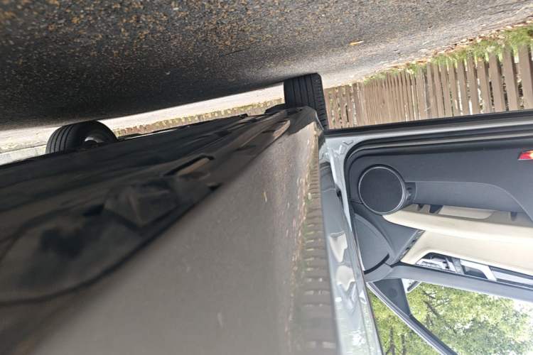 Used Mercedes-Benz C-Class 2011 C 200 CGI Fashion Model Left Side Sill