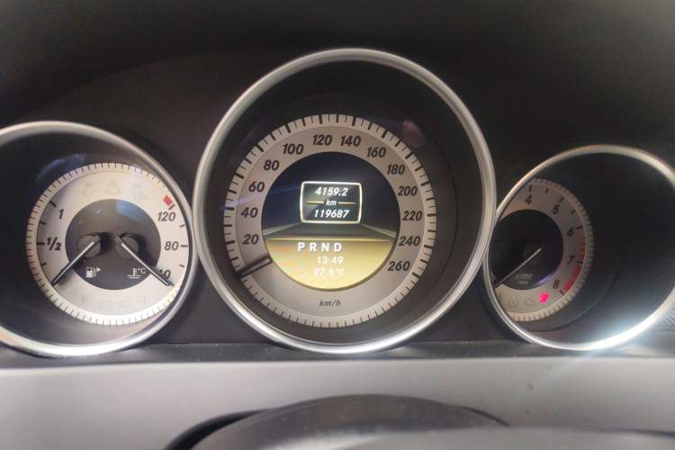 Used Mercedes-Benz C-Class 2011 C 200 CGI Fashion Model Odometer Close Up