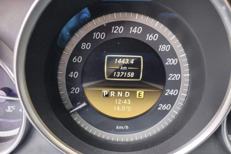 Used Mercedes-Benz C-Class 2011 C 180K Classic model Odometer Close Up