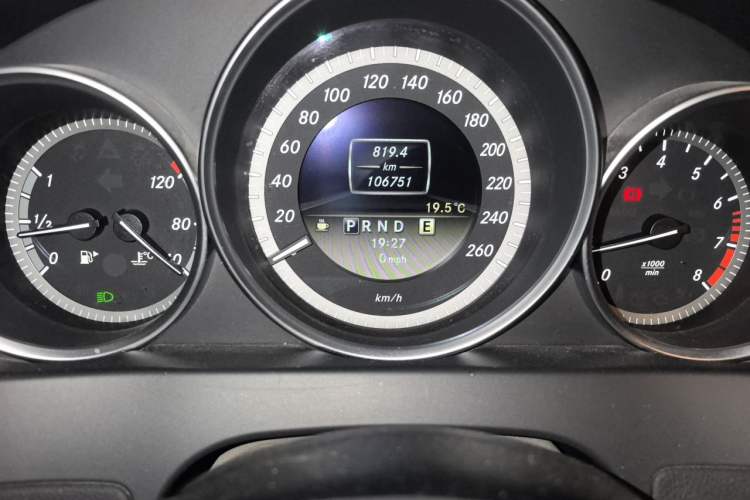 Used Mercedes-Benz C-Class 2011 C 180K Classic model Odometer Close Up