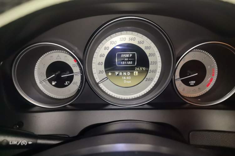Used Mercedes-Benz C-Class 2011 C 200 CGI Fashion Model Odometer Close Up