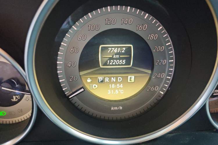 Used Mercedes-Benz C-Class 2011 C 200 CGI Fashion Model Odometer Close Up
