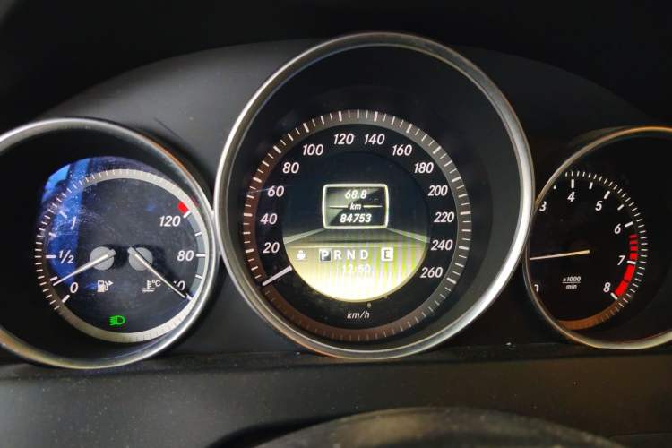 Used Mercedes-Benz C-Class 2011 C 180K Classic model Odometer Close Up