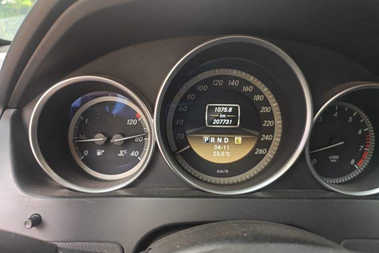 Used Mercedes-Benz C-Class 2011 C 180K Classic model Odometer Close Up