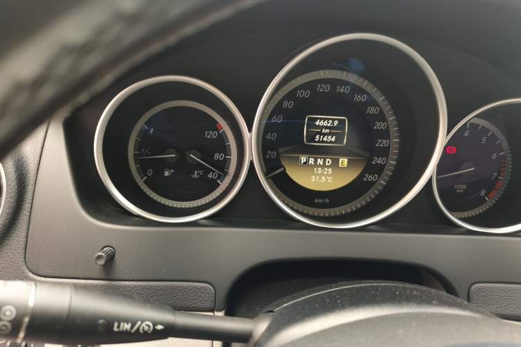 Used Mercedes-Benz C-Class 2011 C 180K Classic model Odometer Close Up