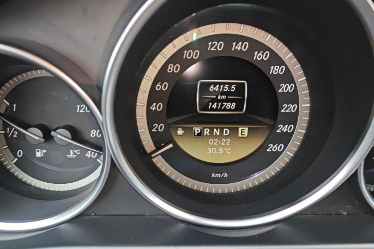 Used Mercedes-Benz C-Class 2011 C 180K Classic model Odometer Close Up