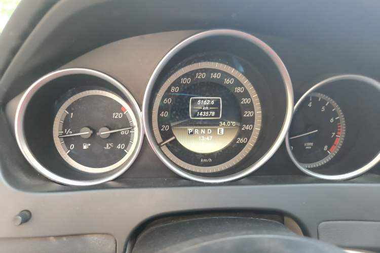 Used Mercedes-Benz C-Class 2011 C 180K Classic model Odometer Close Up