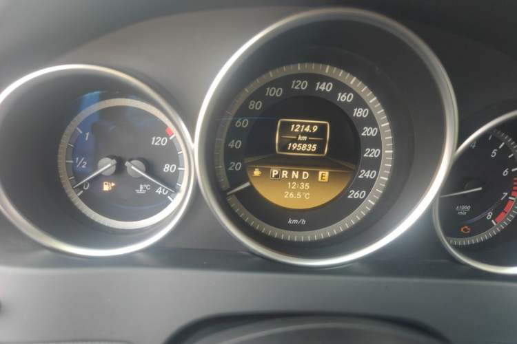 Used Mercedes-Benz C-Class 2011 C 180K Classic model Odometer Close Up