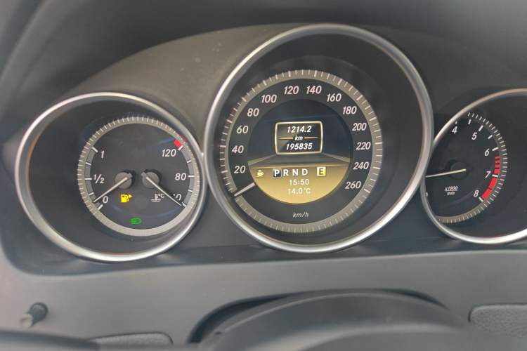 Used Mercedes-Benz C-Class 2011 C 180K Classic model Odometer Close Up