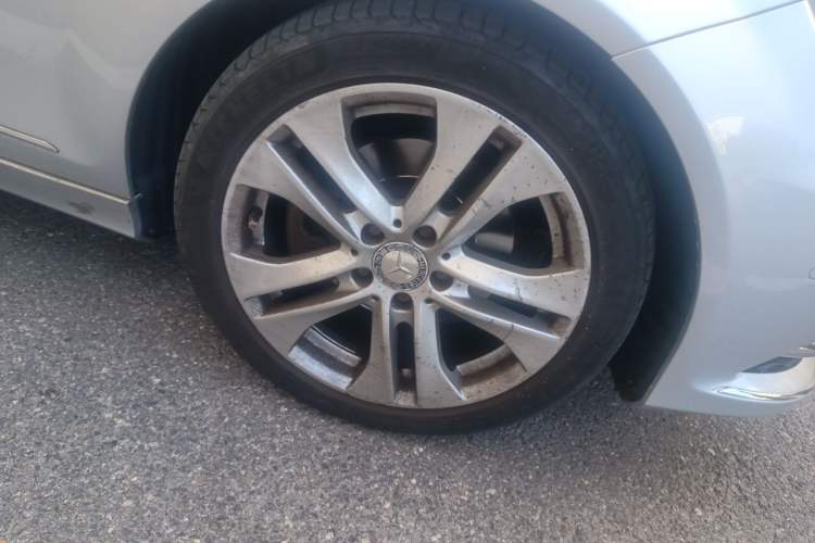 Used Mercedes-Benz C-Class 2011 C 200 CGI Fashion Model Right Front Wheel Hub