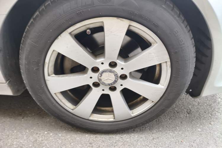 Used Mercedes-Benz C-Class 2011 C 180K Classic model Right Front Wheel Hub