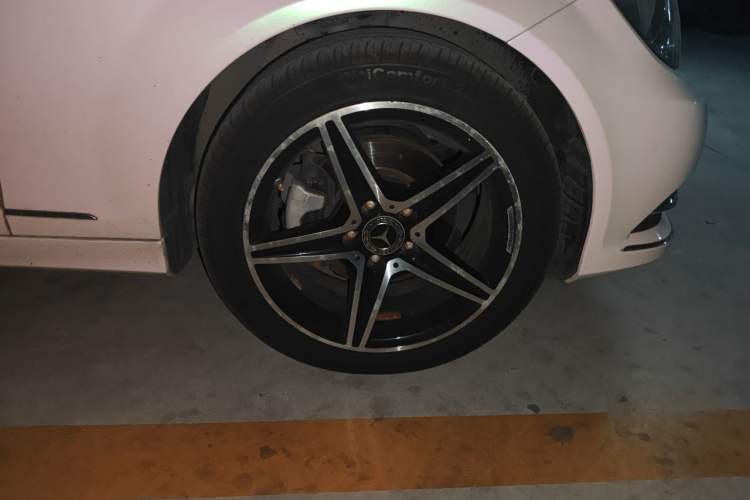 Used Mercedes-Benz C-Class 2011 C 200 Fashion Travel Edition Right Front Wheel Hub