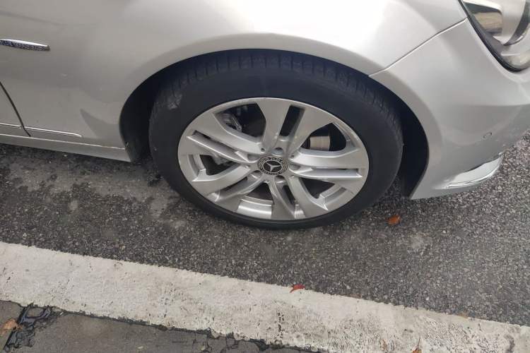 Used Mercedes-Benz C-Class 2011 C 200 Fashion Travel Edition Right Front Wheel Hub