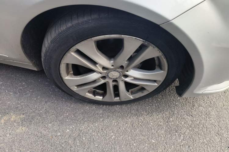 Used Mercedes-Benz C-Class 2011 C 200 CGI Fashion Model Right Front Wheel Hub