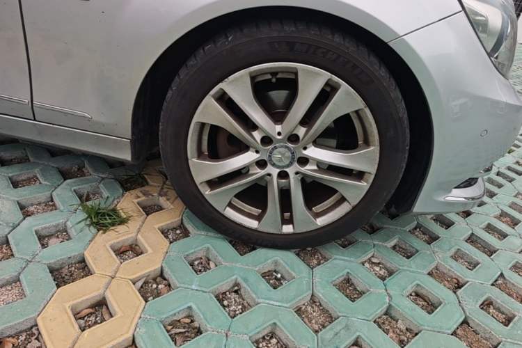 Used Mercedes-Benz C-Class 2011 C 200 CGI Elegant Model Right Front Wheel Hub