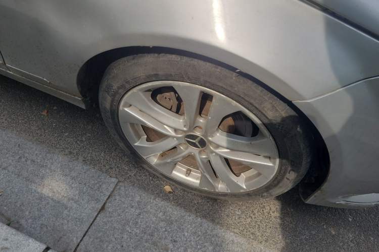 Used Mercedes-Benz C-Class 2011 C 200 CGI Fashion Model Right Front Wheel Hub