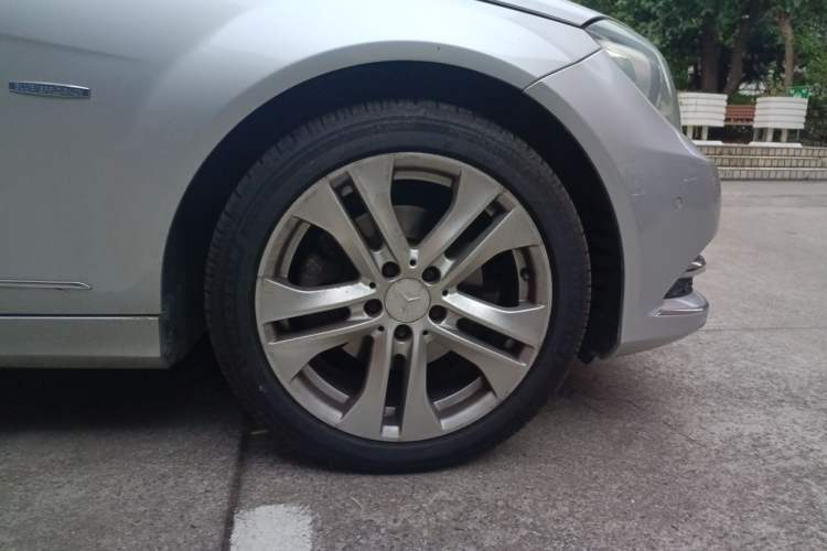 Used Mercedes-Benz C-Class 2011 C 200 CGI Fashion Model Right Front Wheel Hub