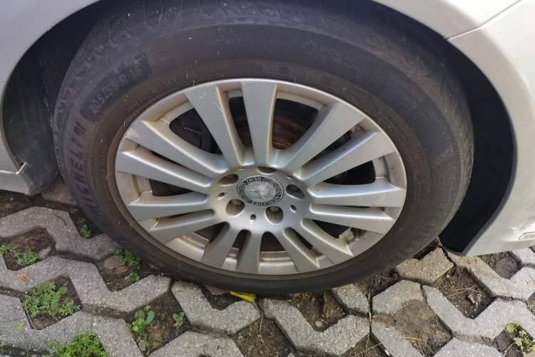Used Mercedes-Benz C-Class 2011 C 200 CGI Elegant Model Right Front Wheel Hub