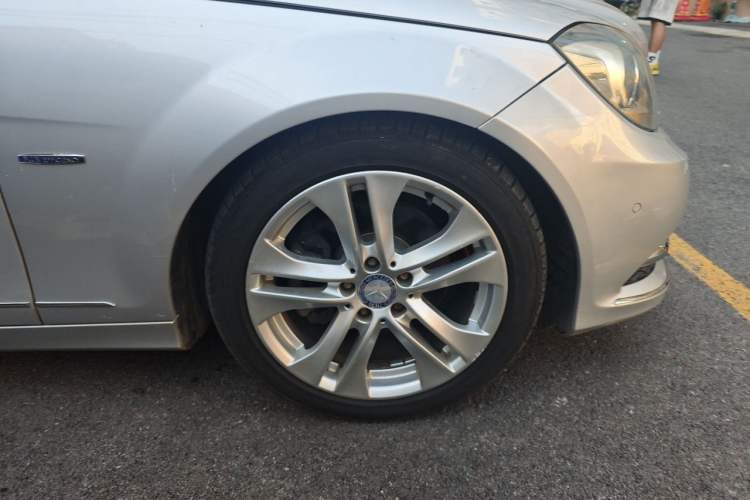 Used Mercedes-Benz C-Class 2011 C 200 CGI Fashion Model Right Front Wheel Hub
