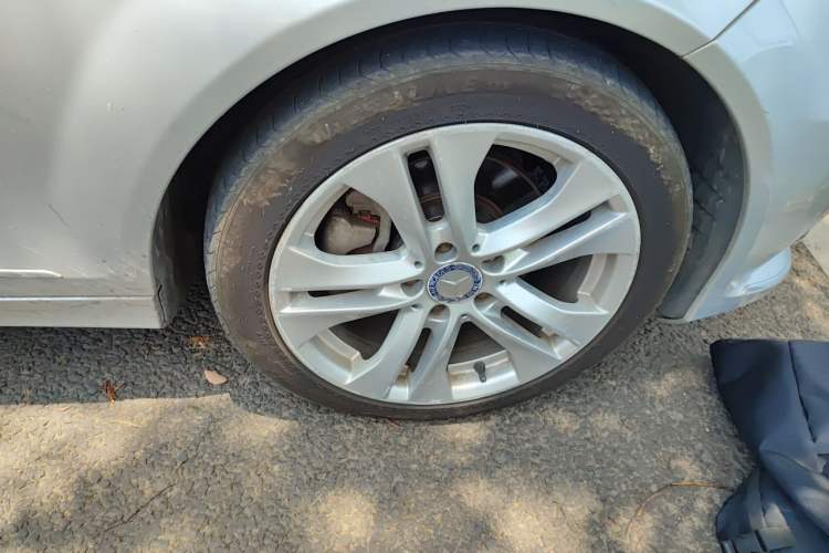 Used Mercedes-Benz C-Class 2011 C 200 CGI Fashion Model Right Front Wheel Hub
