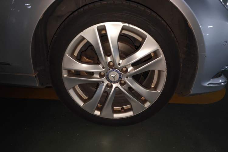 Used Mercedes-Benz C-Class 2011 C 200 Fashion Travel Edition Right Front Wheel Hub