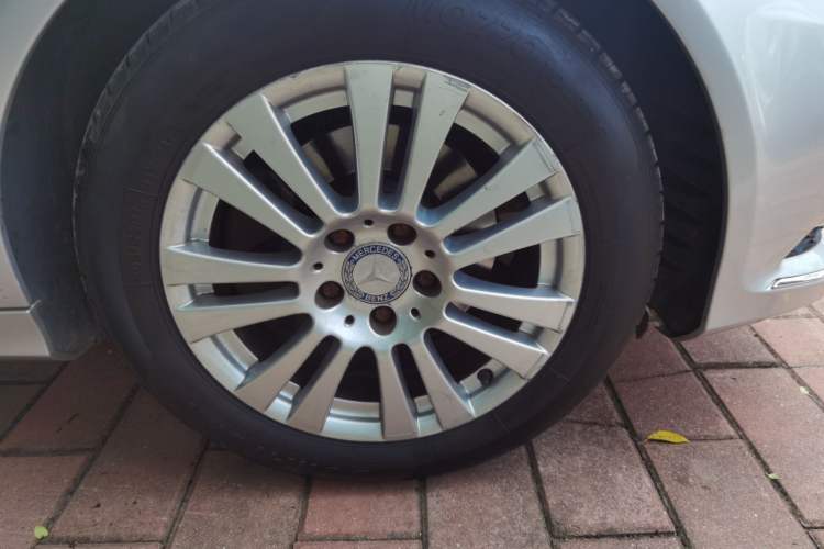 Used Mercedes-Benz C-Class 2011 C 200 CGI Elegant Model Right Front Wheel Hub