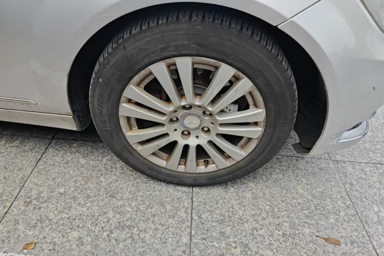 Used Mercedes-Benz C-Class 2011 C 200 CGI Elegant Model Right Front Wheel Hub