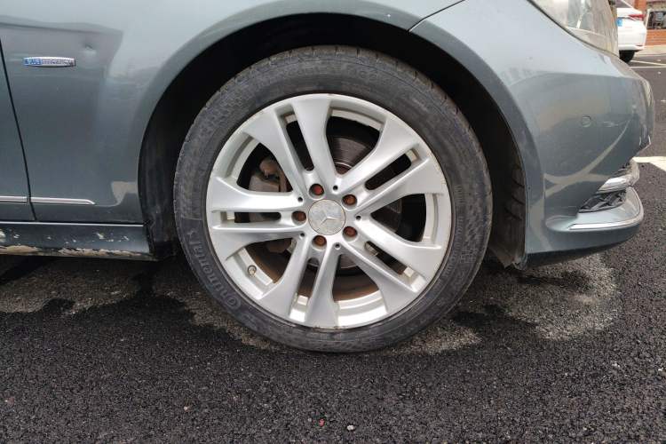 Used Mercedes-Benz C-Class 2011 C 200 CGI Fashion Model Right Front Wheel Hub