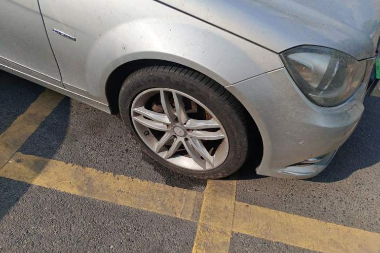 Used Mercedes-Benz C-Class 2011 C 260 CGI Fashion Model Right Front Wheel Hub