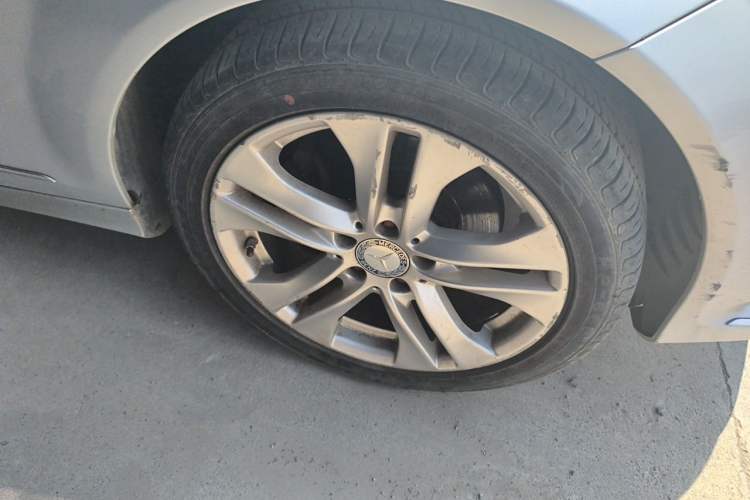 Used Mercedes-Benz C-Class 2011 C 200 CGI Fashion Model Right Front Wheel Hub