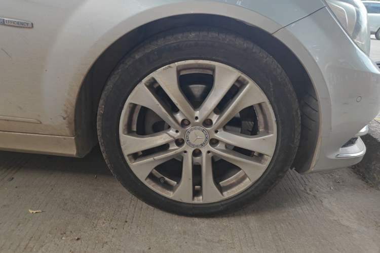 Used Mercedes-Benz C-Class 2011 C 200 CGI Fashion Model Right Front Wheel Hub