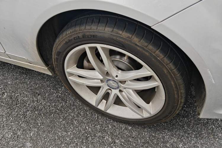 Used Mercedes-Benz C-Class 2011 C 300 Fashion Model Right Front Wheel Hub
