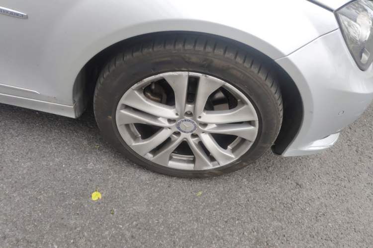 Used Mercedes-Benz C-Class 2011 C 200 Fashion Travel Edition Right Front Wheel Hub