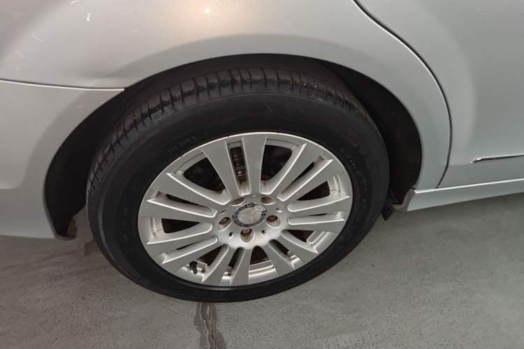 Used Mercedes-Benz C-Class 2011 C 200 CGI Elegant Model Right Rear Wheel Hub