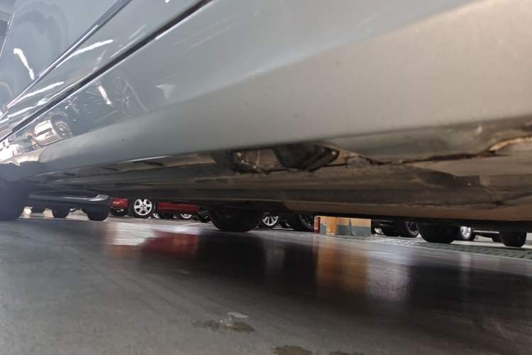 Used Mercedes-Benz C-Class 2011 C 200 CGI Elegant Model Right Side Sill