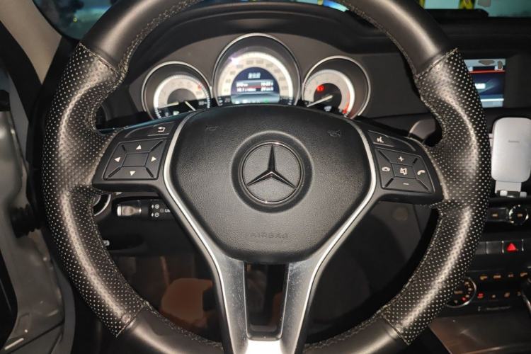 Used Mercedes-Benz C-Class 2011 C 200 Fashion Travel Edition Steering Wheel